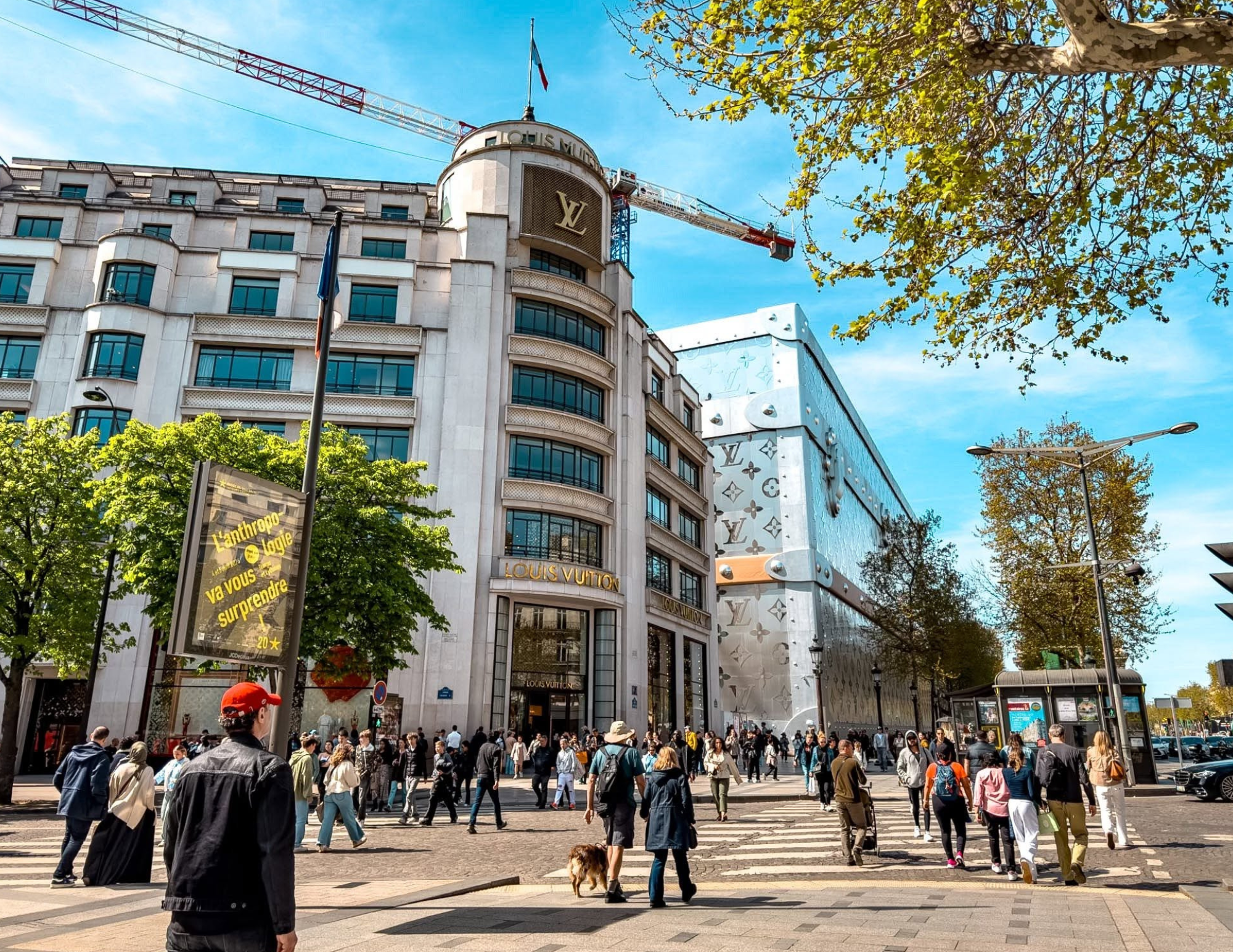 Paris Travel Guide (9).png